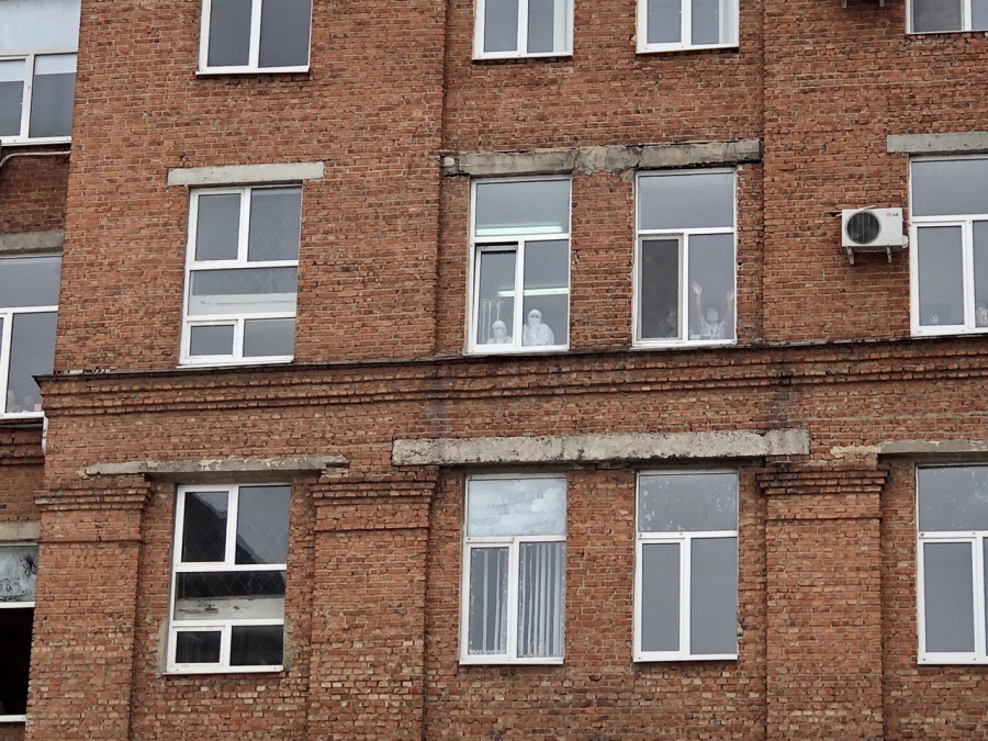 В Энгельсе провели акцию «Вам, любимые» в честь Международного женского дня