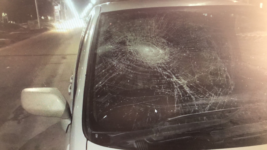 Юноша и девушка угодили под колеса машин