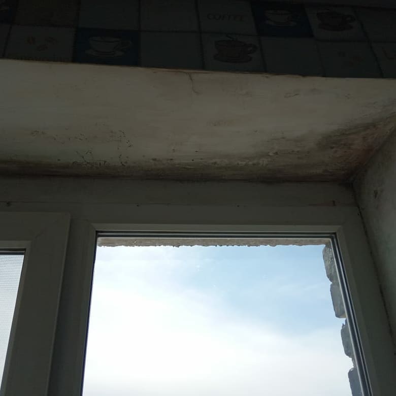 В Пугачеве подрядчик «забыл» законсервировать на зиму крышу дома