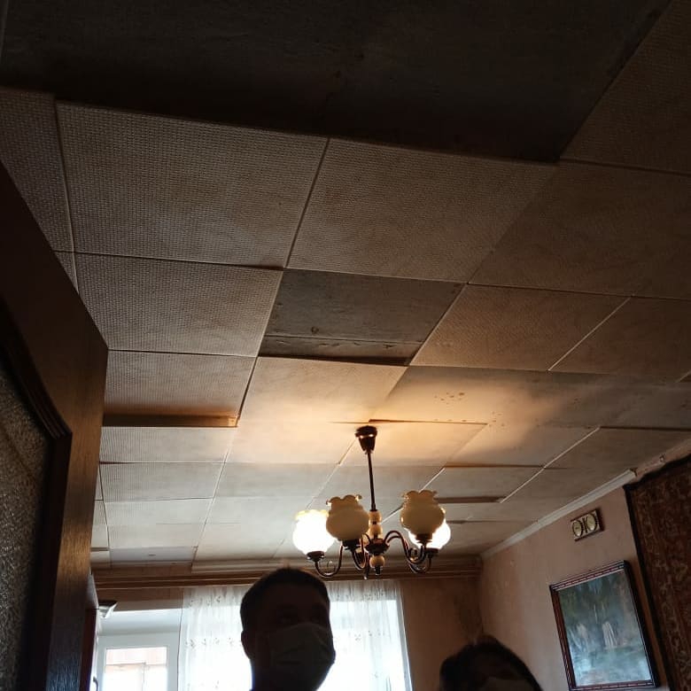 В Пугачеве подрядчик «забыл» законсервировать на зиму крышу дома