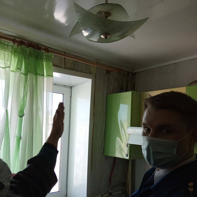 В Пугачеве подрядчик «забыл» законсервировать на зиму крышу дома