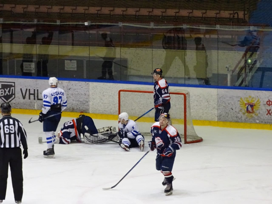 Саратовский «Кристалл» впервые в истории вышел в полуфинал Первенства ВХЛ