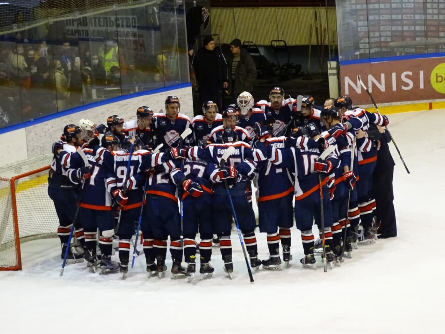 Саратовский «Кристалл» впервые в истории вышел в полуфинал Первенства ВХЛ