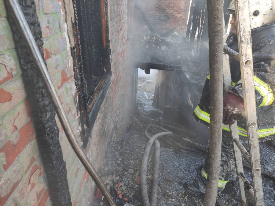 В балаковской двухэтажке заживо сгорел 82-летний мужчина