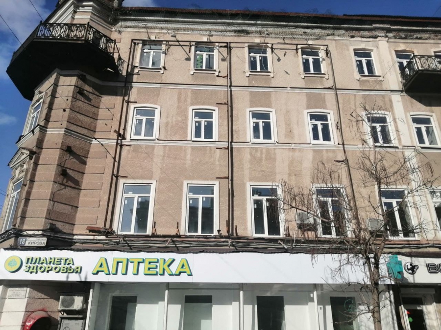 Саратовцы удивились появлению аптеки в разваливающейся гостинице «Россия»