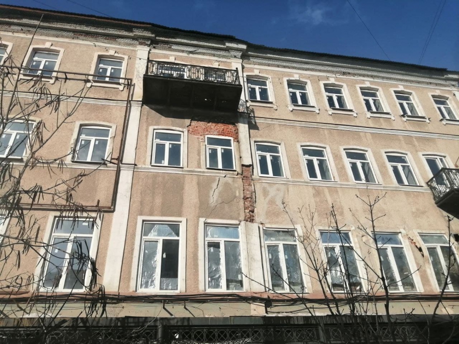 Саратовцы удивились появлению аптеки в разваливающейся гостинице «Россия»