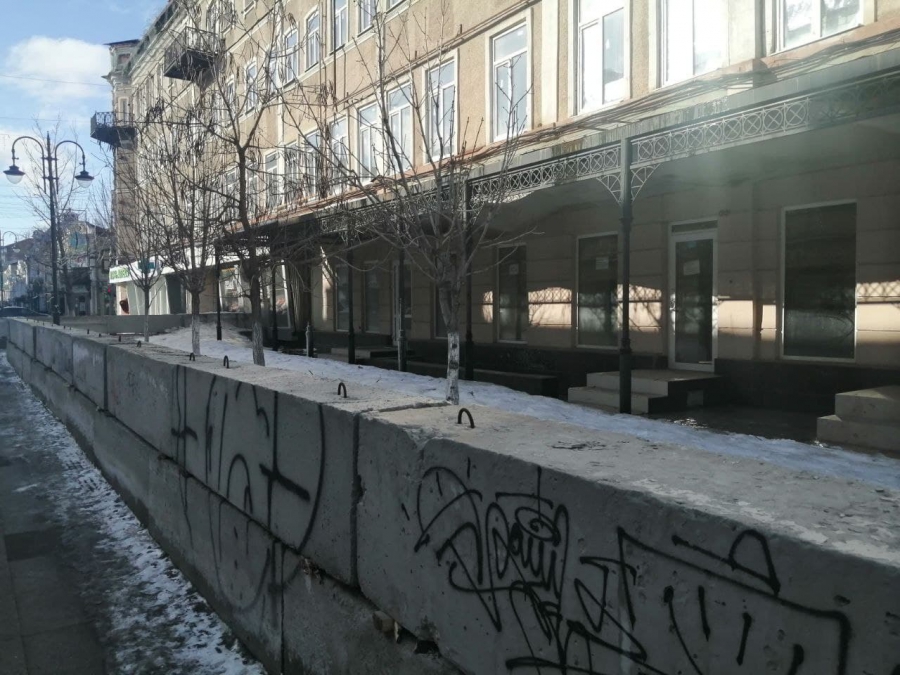 Саратовцы удивились появлению аптеки в разваливающейся гостинице «Россия»