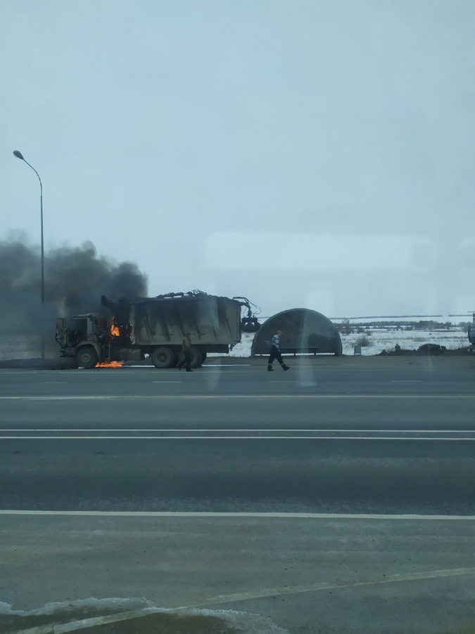 Возле Шевыревки у «КамАЗа» загорелась кабина