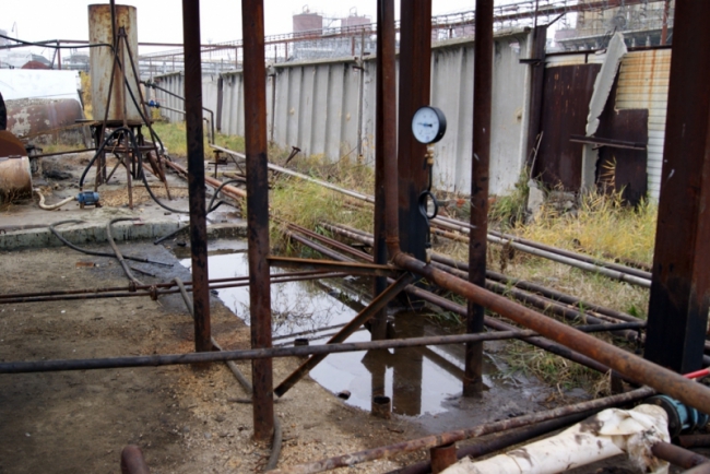 На саратовские АЗС поступал бензин из подпольного завода