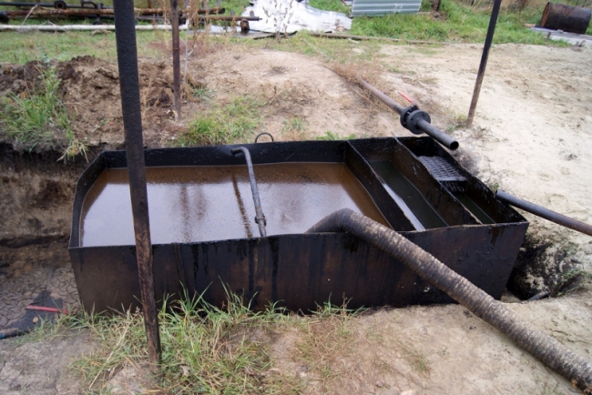 На саратовские АЗС поступал бензин из подпольного завода