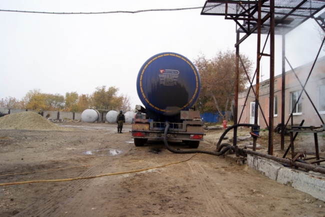 На саратовские АЗС поступал бензин из подпольного завода