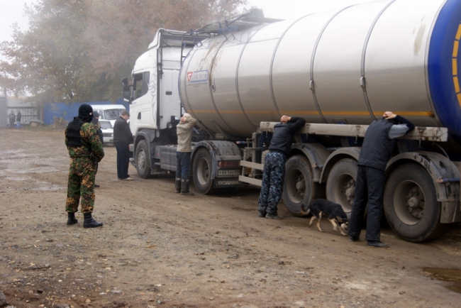 На саратовские АЗС поступал бензин из подпольного завода