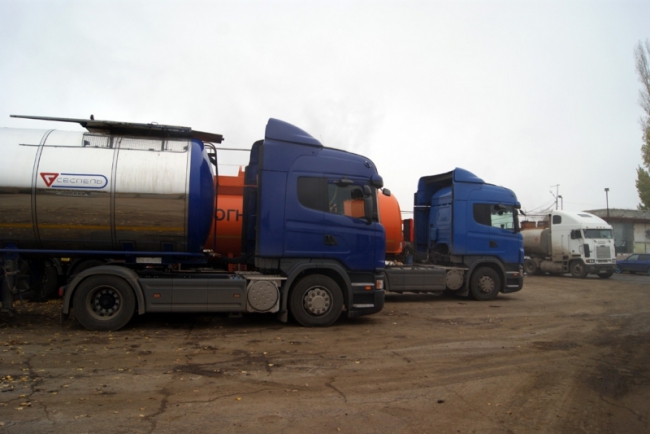 На саратовские АЗС поступал бензин из подпольного завода