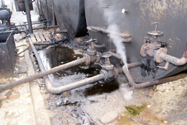 На саратовские АЗС поступал бензин из подпольного завода