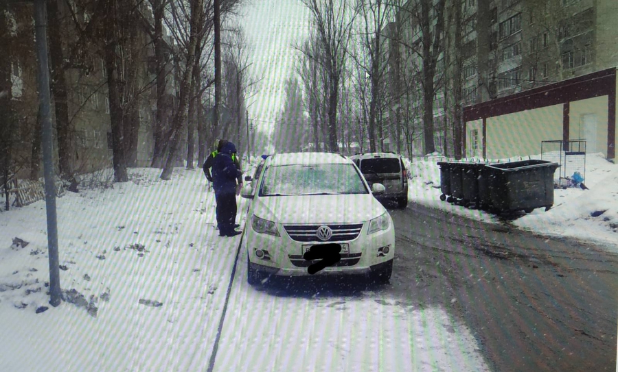 Девочка угодила под кроссовер при попытке перейти дорогу