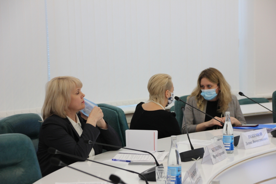 Федеральному замминистра доложили о ремонте саратовских дворов