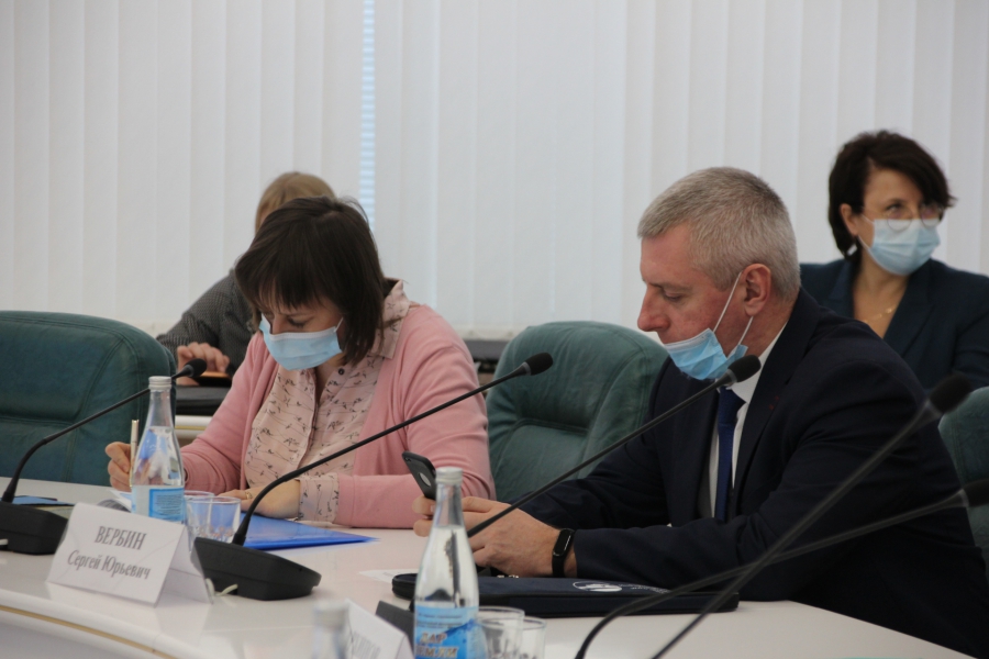 Федеральному замминистра доложили о ремонте саратовских дворов