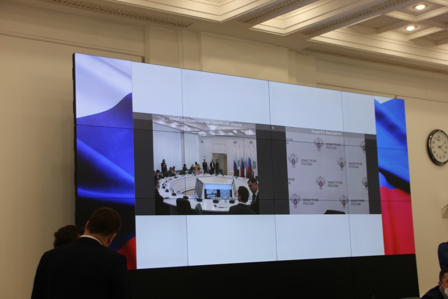 Федеральному замминистра доложили о ремонте саратовских дворов