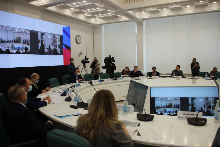 Федеральному замминистра доложили о ремонте саратовских дворов