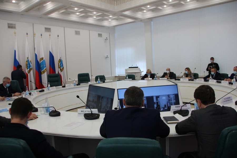 Федеральному замминистра доложили о ремонте саратовских дворов