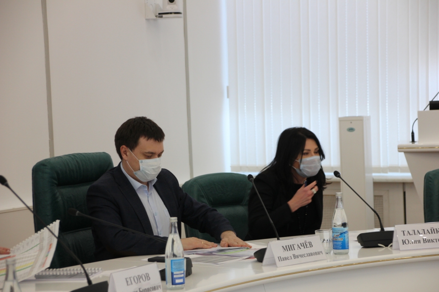 Федеральному замминистра доложили о ремонте саратовских дворов