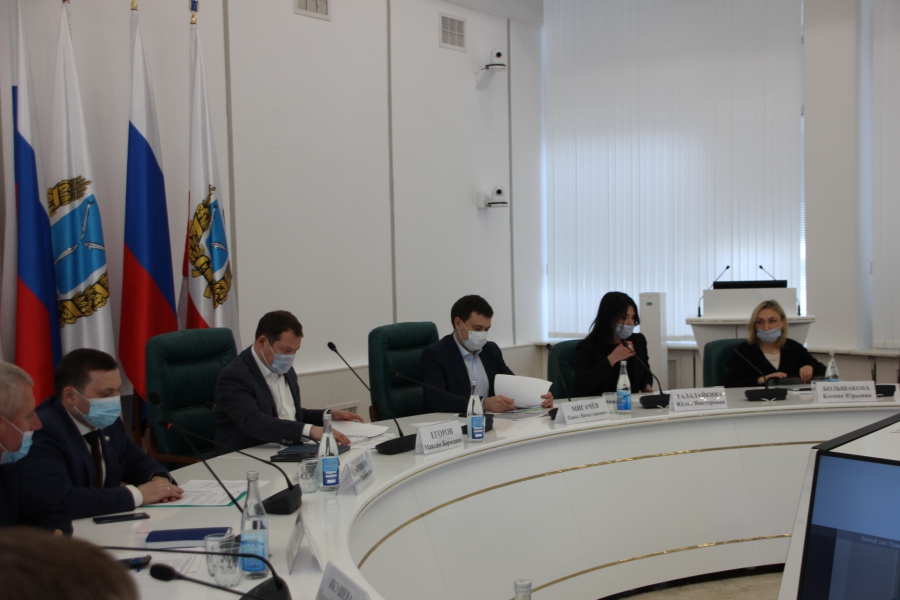 Федеральному замминистра доложили о ремонте саратовских дворов