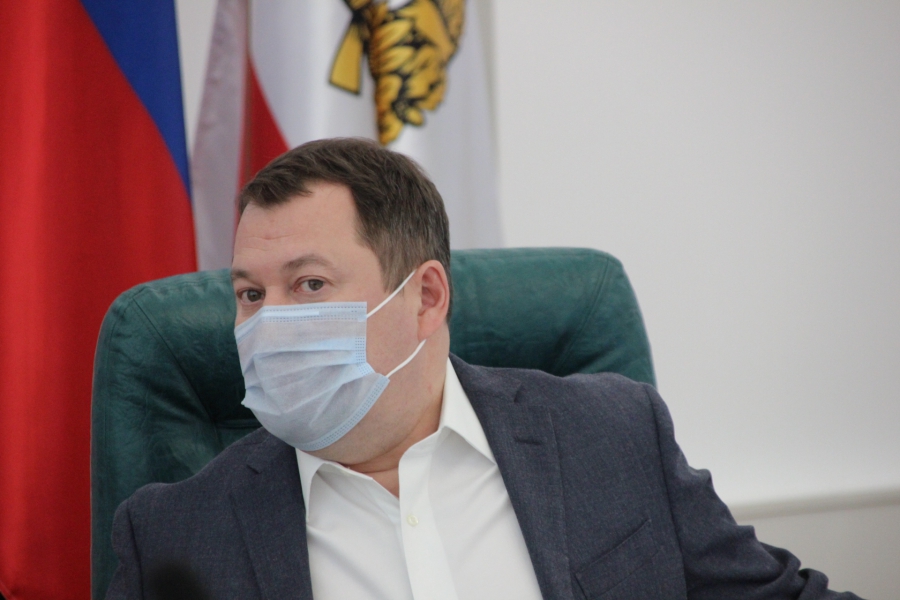 Федеральному замминистра доложили о ремонте саратовских дворов