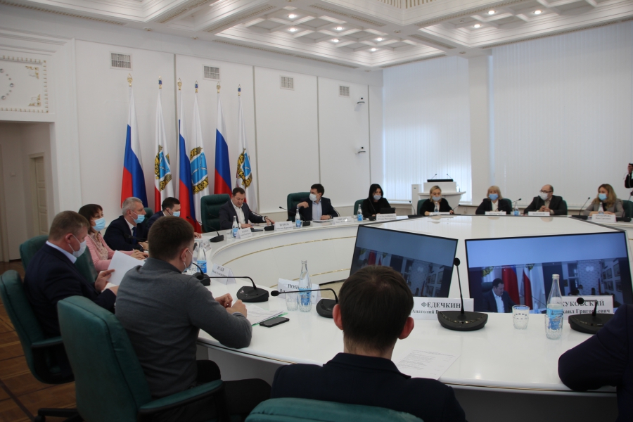 Федеральному замминистра доложили о ремонте саратовских дворов