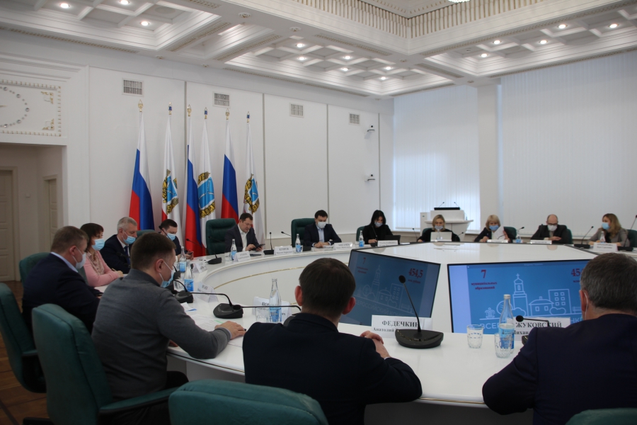 Федеральному замминистра доложили о ремонте саратовских дворов