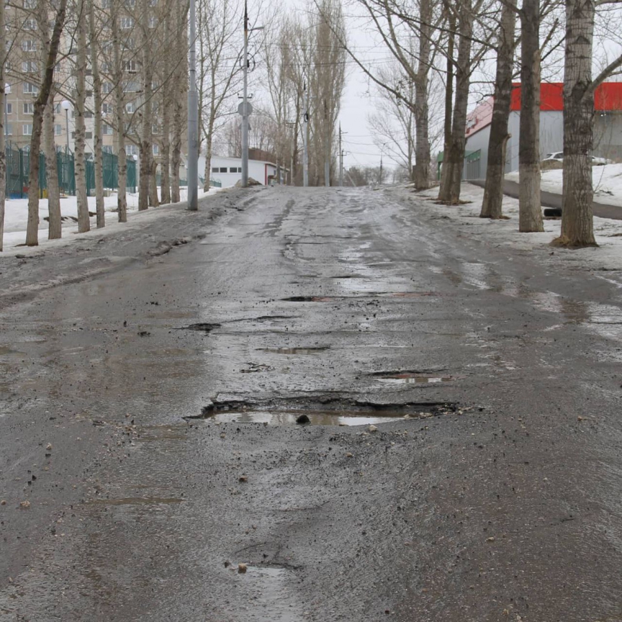 В Энгельсе «Единая Россия» добилась ремонта подходов к школам