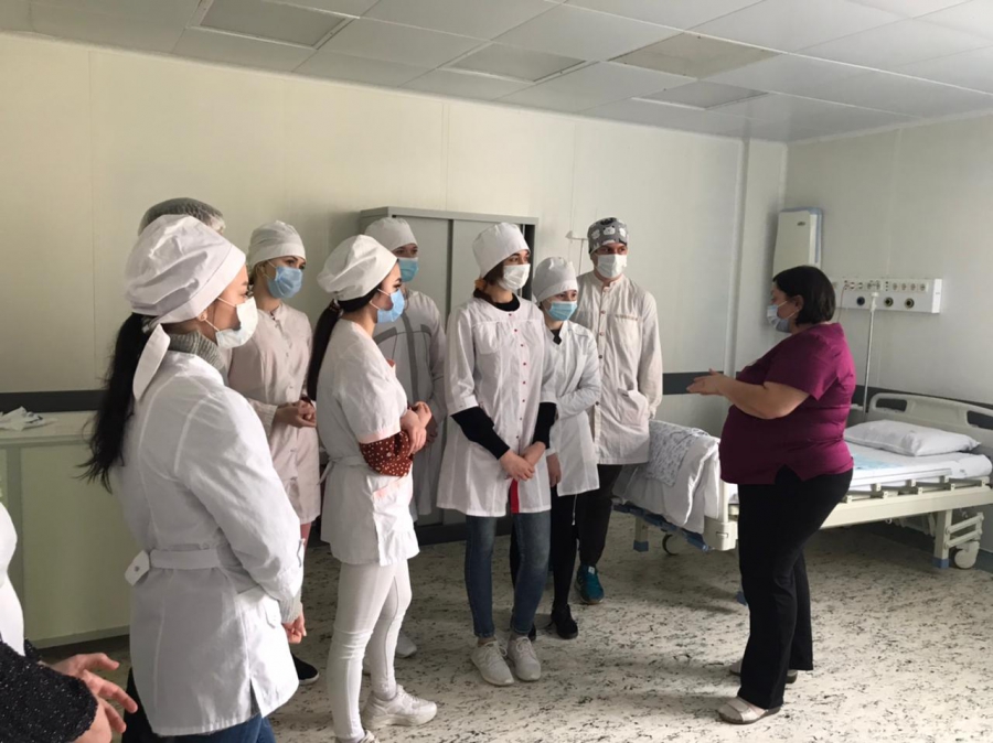 «Здоровое будущее»: Занятия для будущих выпускников областного медколледжа возобновились в 8-й горбольнице