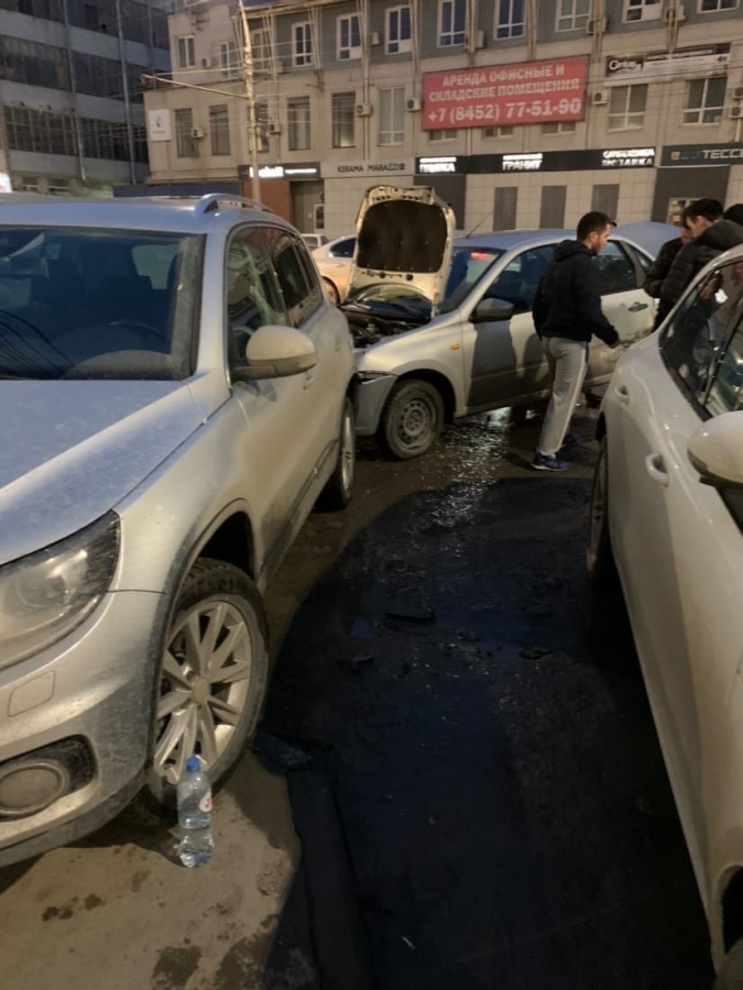 Возле горпарка произошло столкновение 5 автомобилей