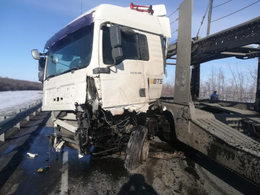 В массовом ДТП в Балаковском районе погиб водитель иномарки