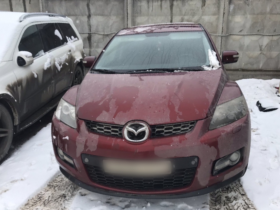 Приставы арестовали машину саратовца за долг в 800 тысяч рублей