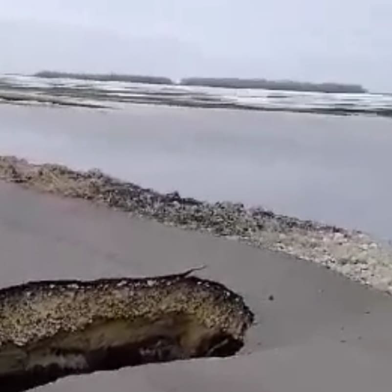 В Балашовском районе талые воды размыли дорогу