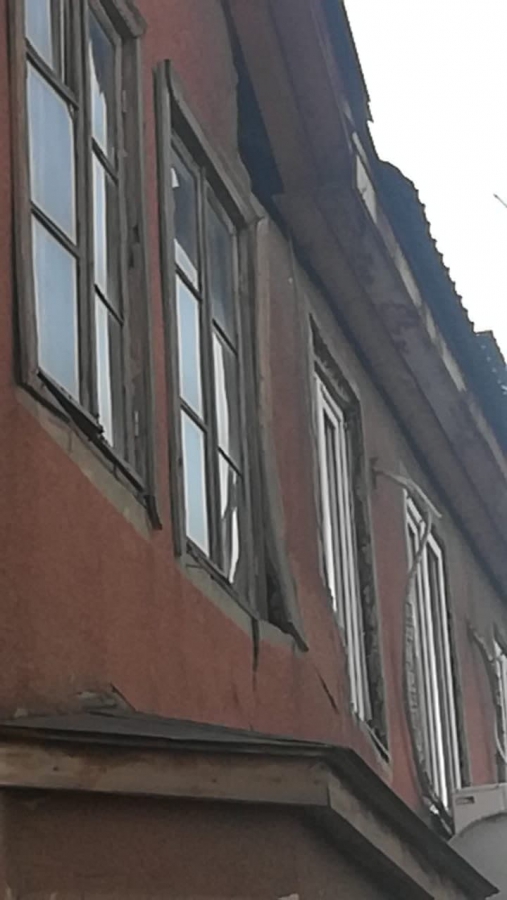 Жильцам разваливающегося дома на Буровой отказывают в срочной помощи