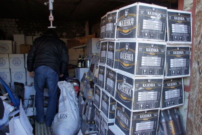 В Саратове выявлены два гаража, заставленных «элитным» алкоголем