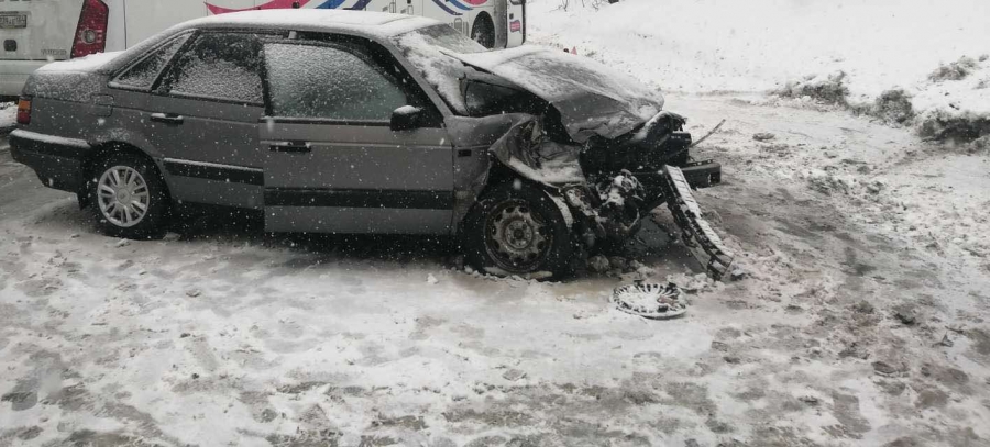 На Кумысной поляне «Нива» опрокинулась после ДТП с «Фольксвагеном»