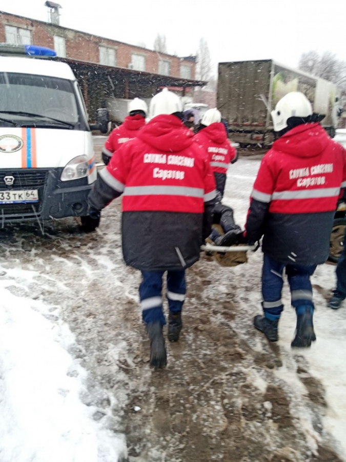 В Саратове сбитая поездом женщина шла в наушниках