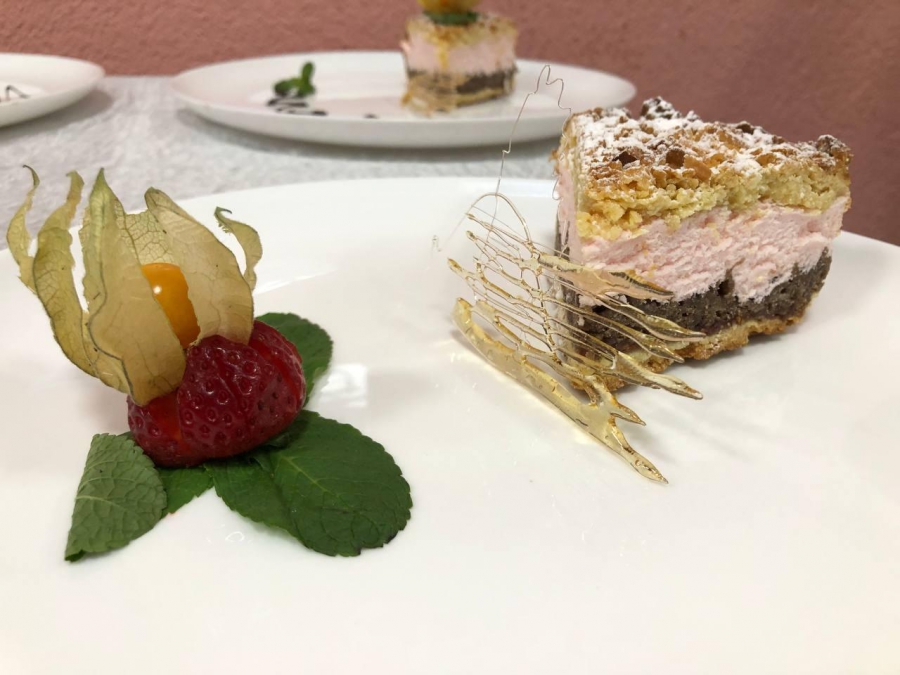 В Саратове студенты испекли «Пирог Гагарина»