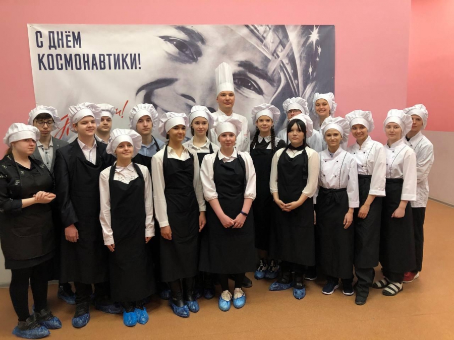 В Саратове студенты испекли «Пирог Гагарина»