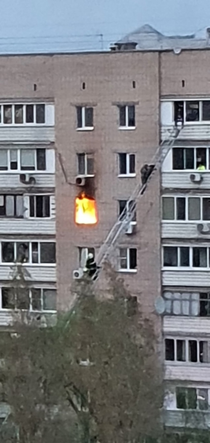 Два человека попали в больницу после пожара в девятиэтажке на Политехнической