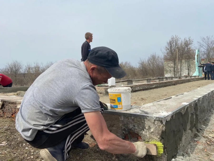 В Петровском районе проводится ремонт воинского захоронения