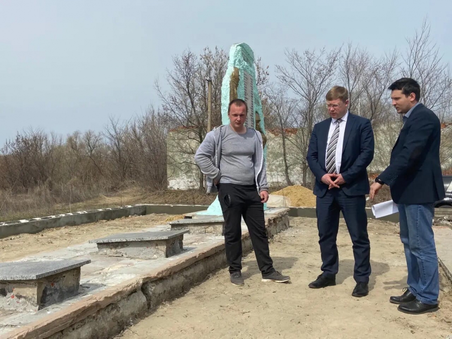В Петровском районе проводится ремонт воинского захоронения