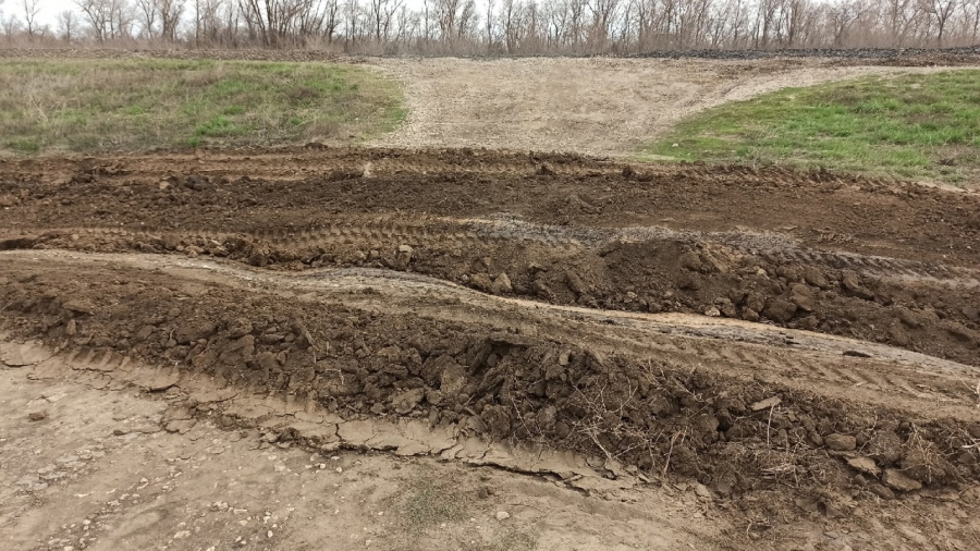 Жители Федоровского района возмущены перепаханной дорогой между деревнями