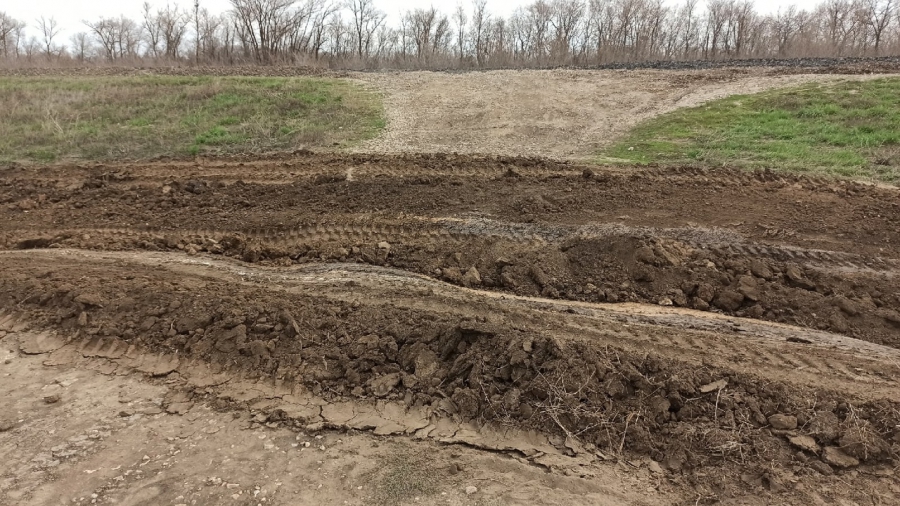 Жители Федоровского района возмущены перепаханной дорогой между деревнями