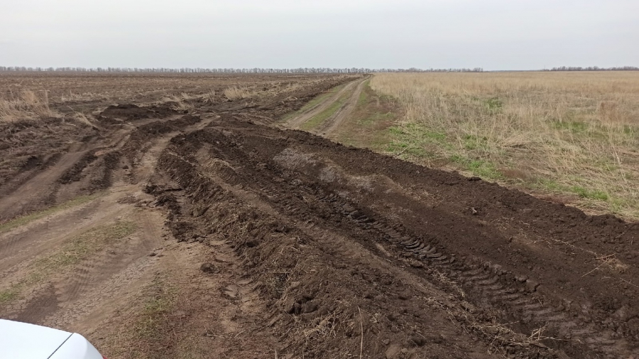 Жители Федоровского района возмущены перепаханной дорогой между деревнями