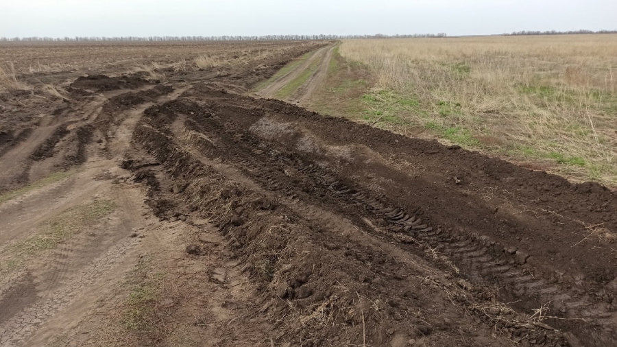 Жители Федоровского района возмущены перепаханной дорогой между деревнями
