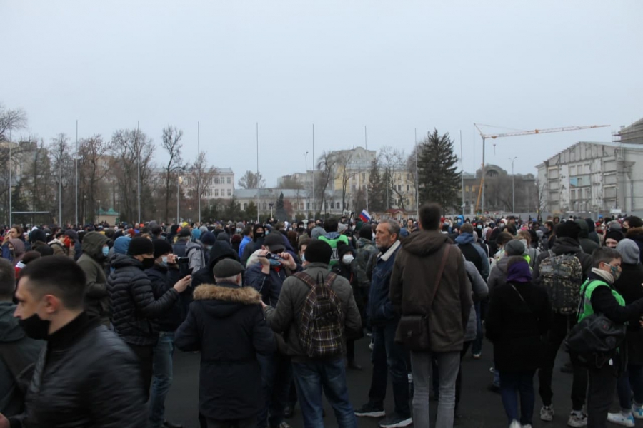 Митинг саратов сегодня. Митинг 21 апреля 2021. Митинг в Саратове. Навальный митинг Саратов. 21 Апреля 2021 Навальный.