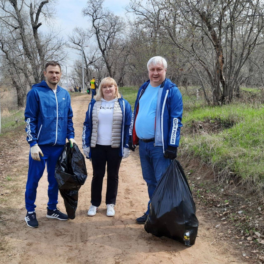 Энгельс принял участие во всероссийском субботнике